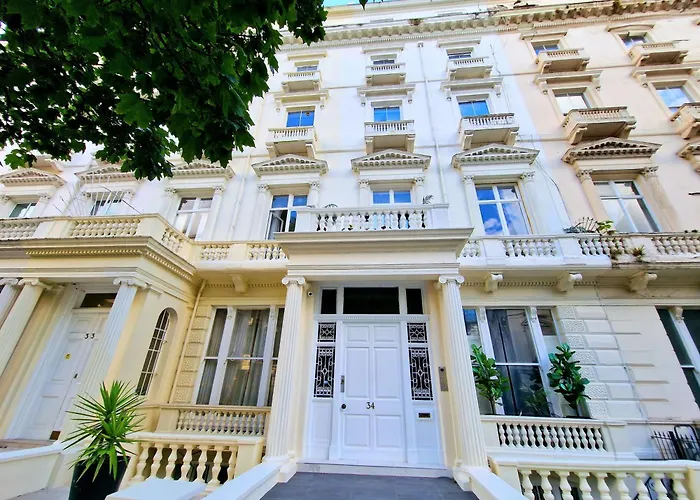 Stunning Hyde Park Home With Private Balcony & Lift Elevator Access