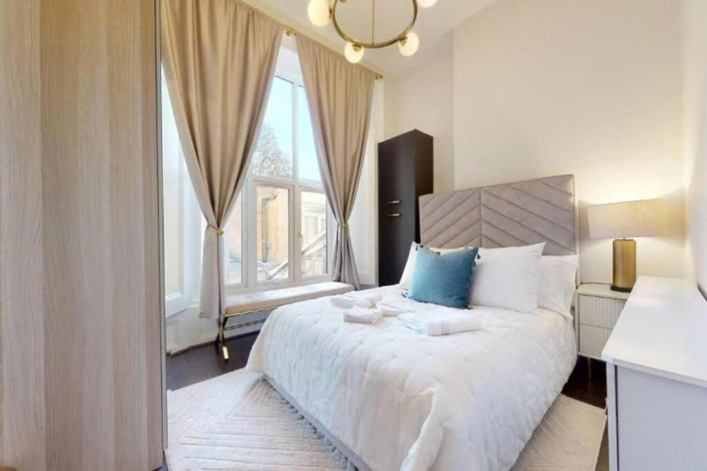 Stunning Hyde Park With Private Balcony & Lift Elevator Access Appartamento *